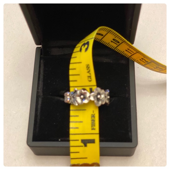 Flower ring - Picture 3 of 3